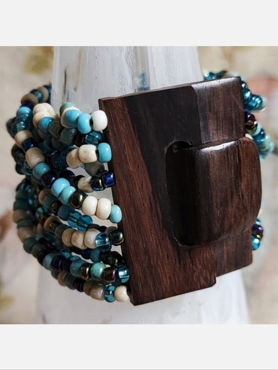 Vintage Jewelry - Wood Clasp Seed Beaded Blue Turquoise Cream Twisted Stretch Vintage Bracelet MCM